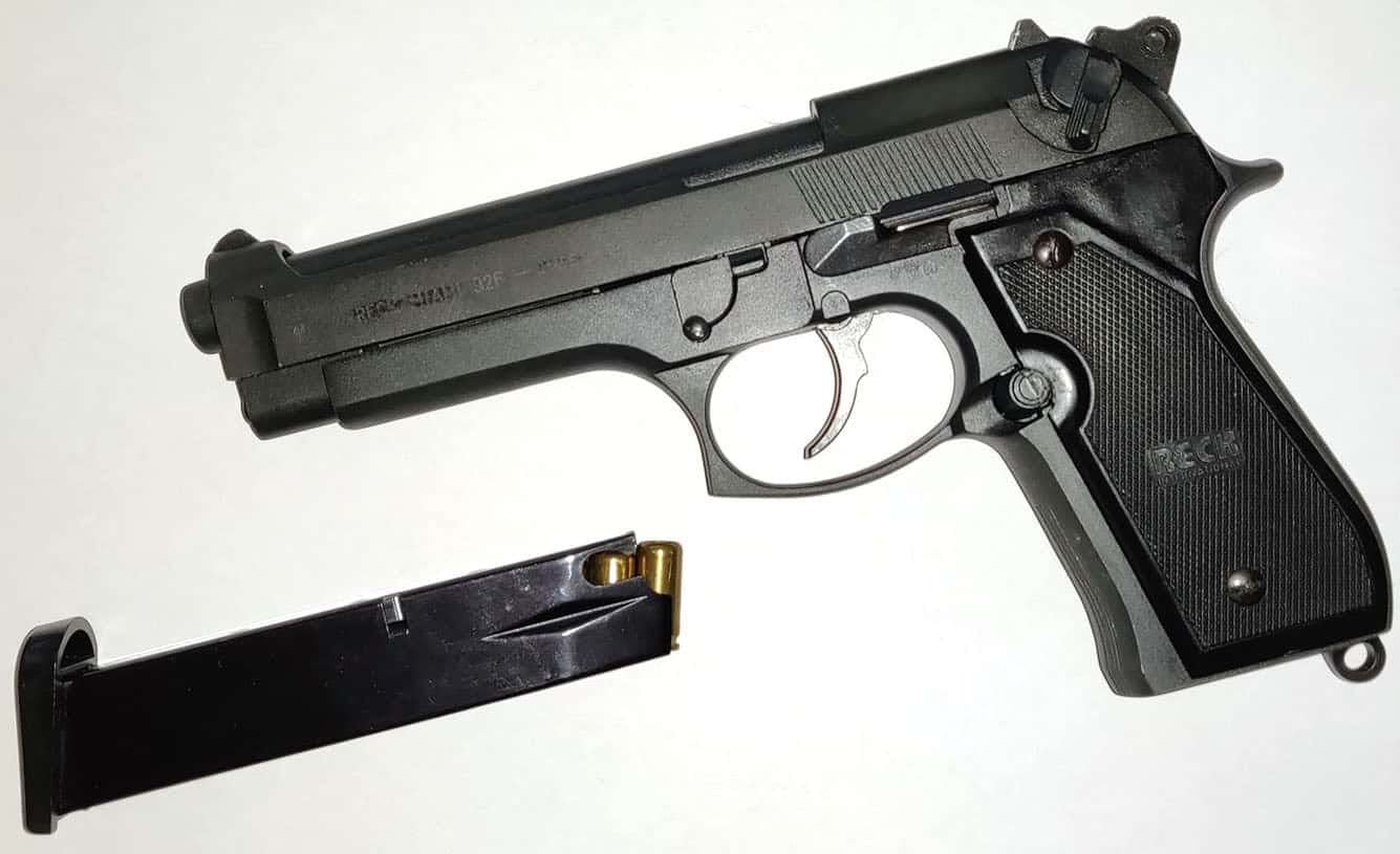 <strong>Schreckschusswaffen</strong>
Eine Deutsche Reck Miami 92 F im Kaliber 9mm P.A.K. (Pistole Automatik Knall), Schreckschusswaffe, der Beretta 92 nachempfunden.