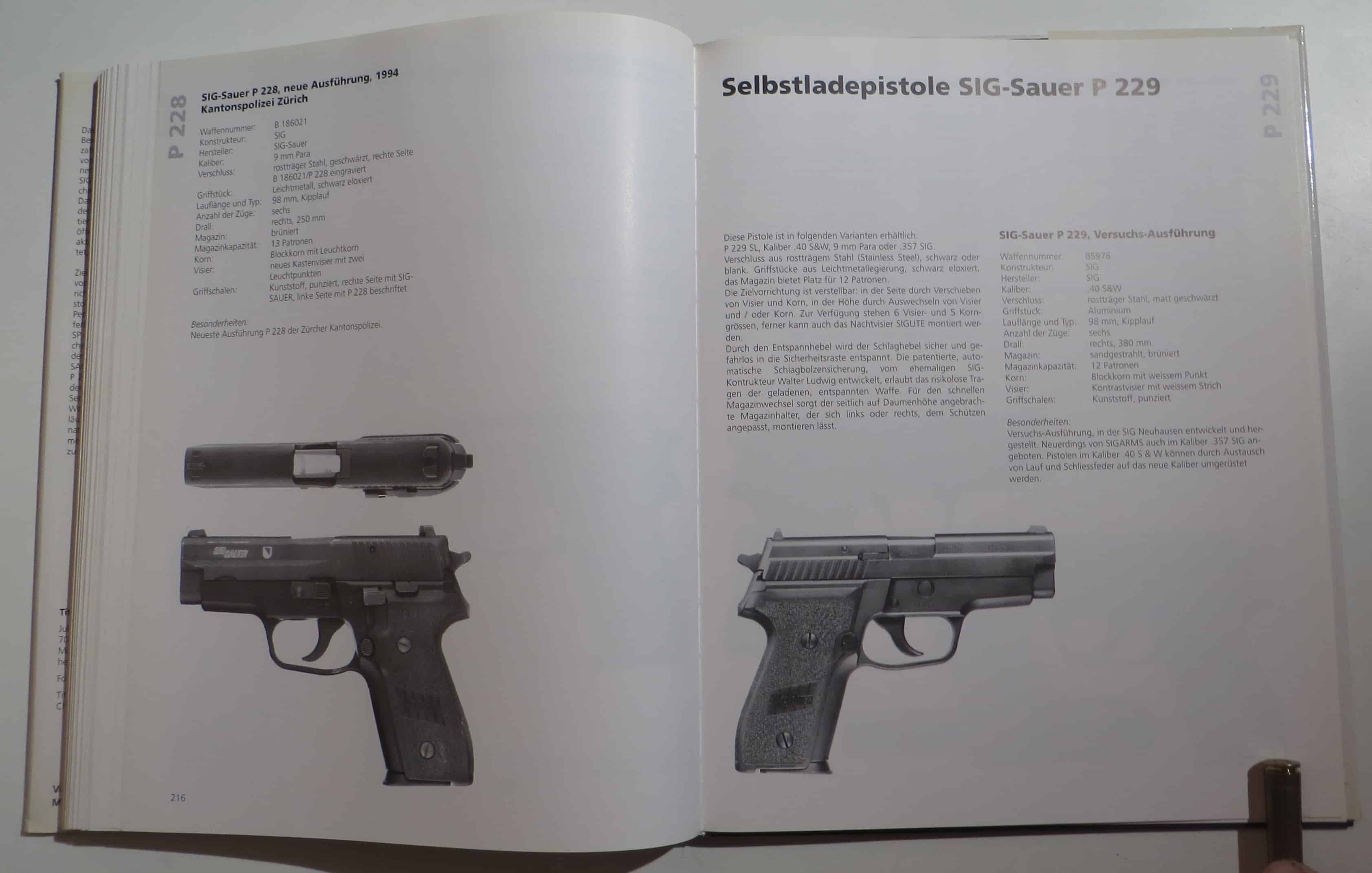Links die P228, rechts der Versuch zur P229.