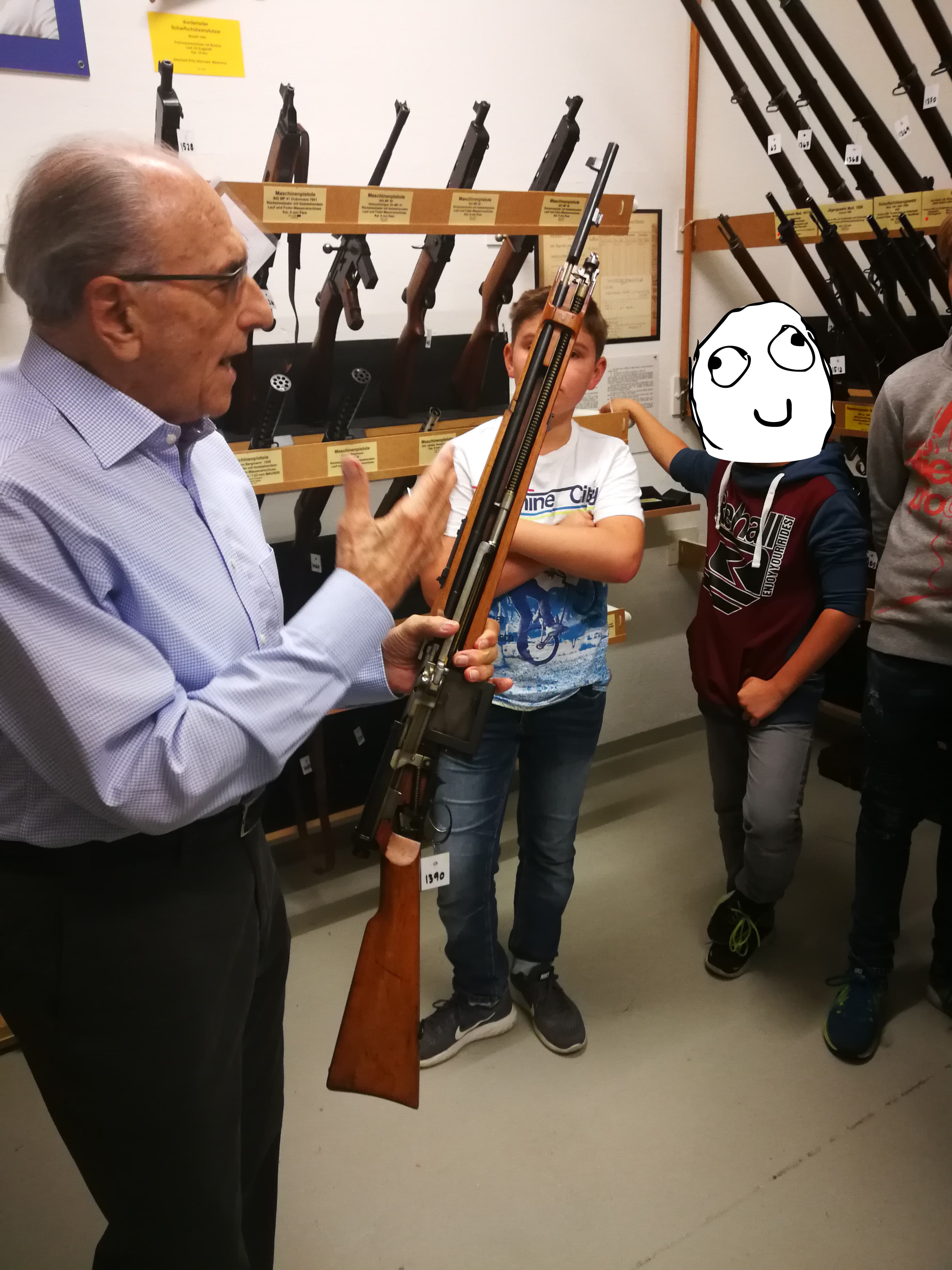 Ein Schnittmodell eines Mondragon 1908 im Kaliber 7x57 Spanish Mauser. Ein Gasdrucklader von 1908, da sollte man sich auf der Zunge zergehen lassen!
