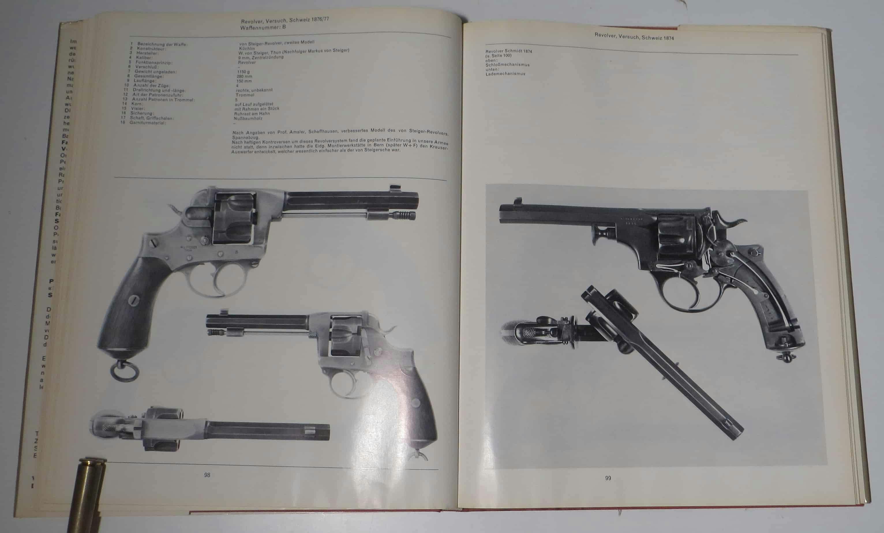 Links der von Steiger-Revolver, rechts Revolver Schmid mit seitlicher Kippladefunktion.