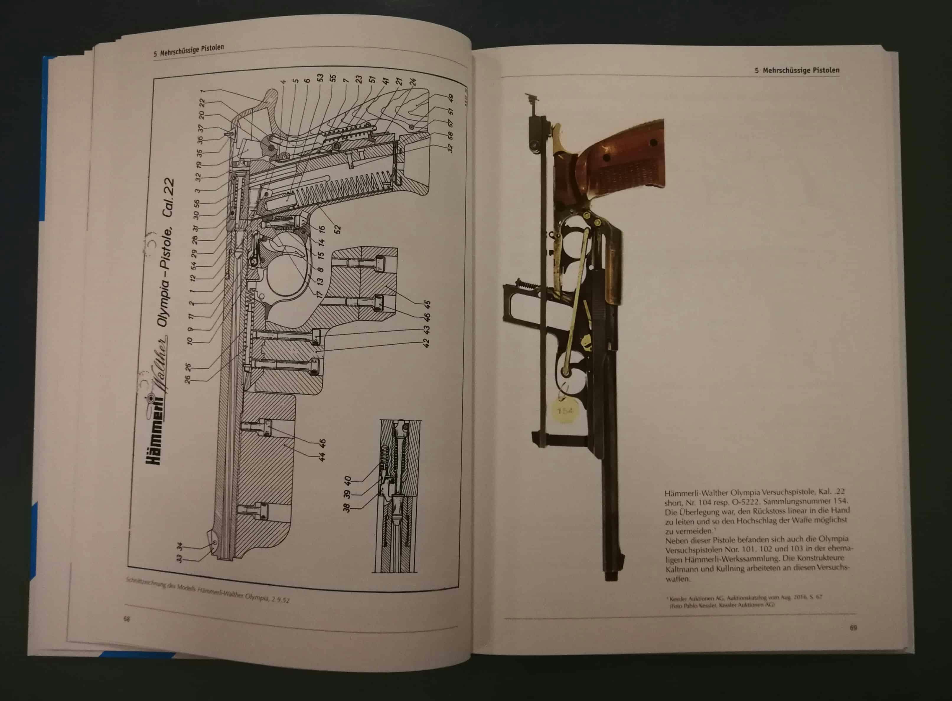Links Schnittzeichnung der Hämmerli_Walther Olympia-Pistole. Rechts eine kurios ausschauende Versuchspistole (eine Antwort auf die Sowjetische TOZ MTs Rekord?)