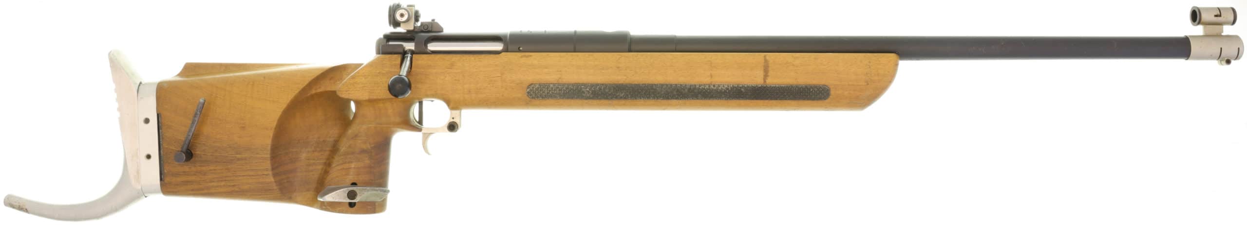 <strong>Handrepetierer für Sport</strong>
Schweizerischer Hämmerli-Tanner Matchstutzer, bzw. Freigewehr, im Kaliber 7.5x55 Swiss. Solche Gewehre dürfen für das Schweizer Schützenwesen verwendet werden und sind daher nur meldepflichtig. Gleich behandelt werden Standardgewehre.