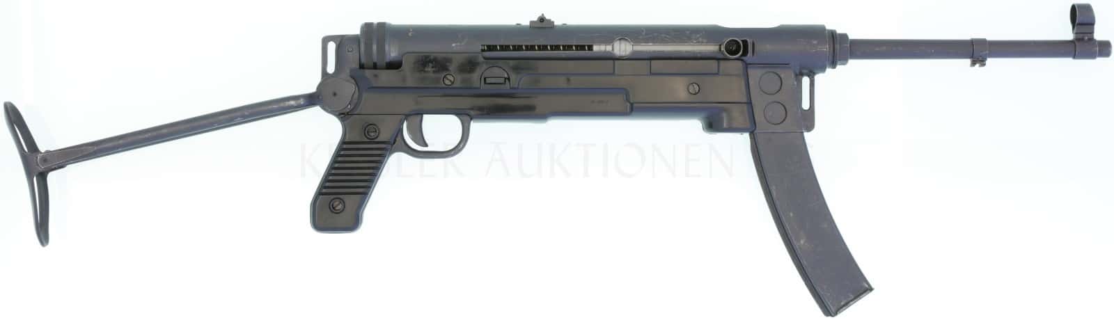 <strong>Zu Halbautomaten umgebaute Seriefeuerwaffen</strong>
Jugoslavische Zastava M56, Kaliber 7.62x25 Tokarev. Von der Deutschen MP40 "inspiriert". Der Feuerwahlhebel ist blockiert.