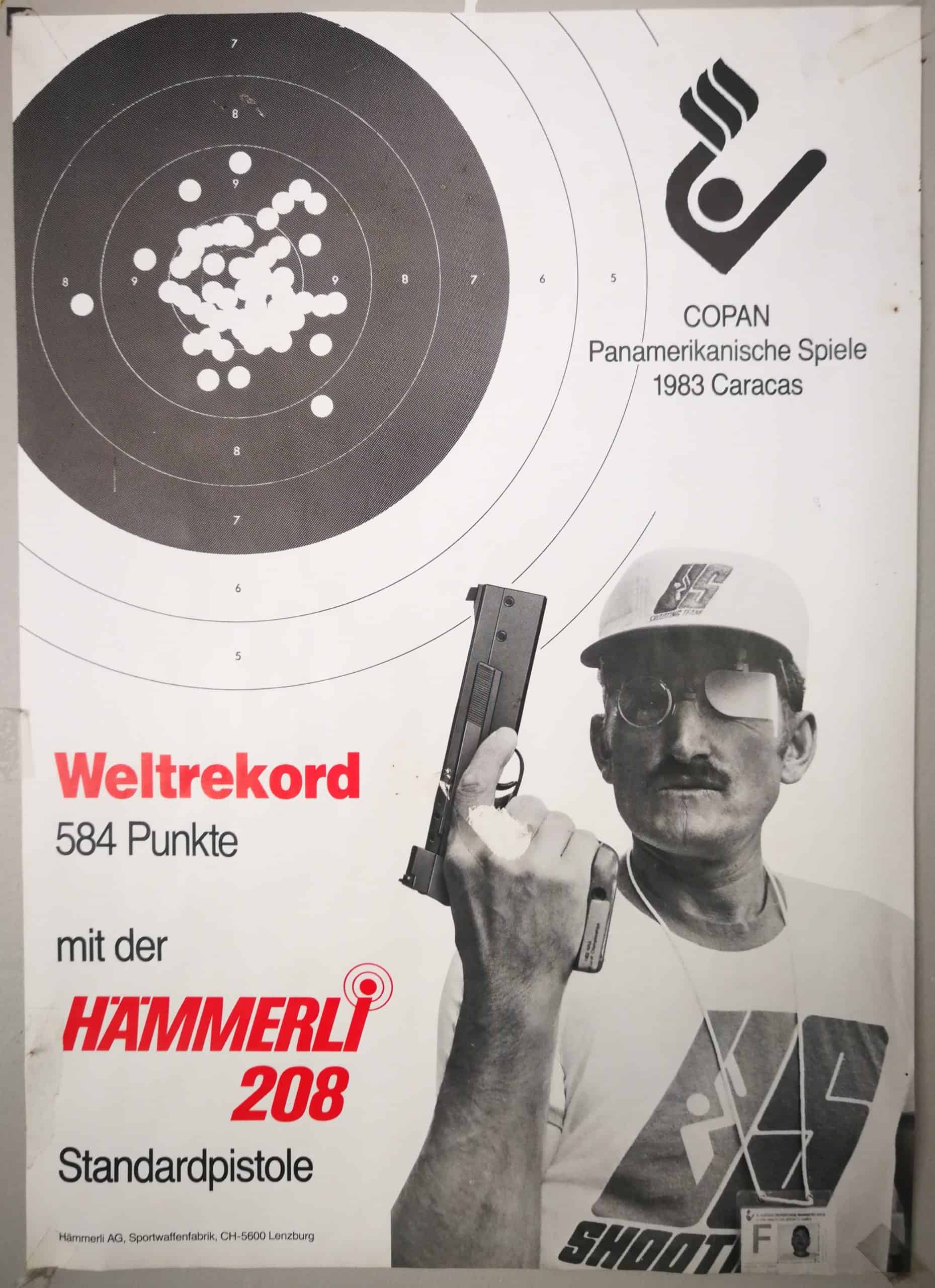 Erich Buljung mit seiner Hämmerli 208 und dem Schussbild seines immernoch gültigen Rekordes über 25m Sportpistole.